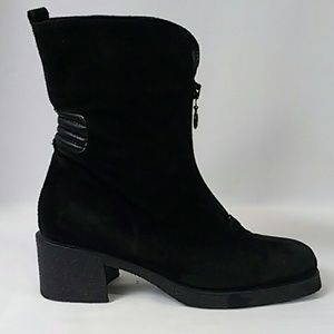 Aquatalia Black Boots 9.5 Booties Suede leather chunky heels